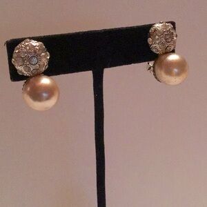 New Mallorca Pearl pierced earrings,rhodium plated. 3/4”L